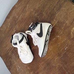 Nike infant shoe size 2c